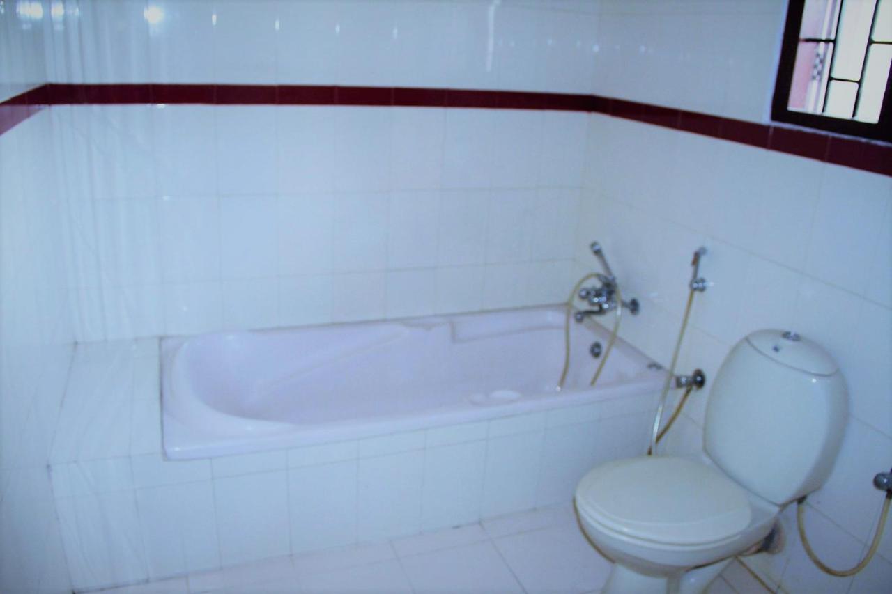 โฮเต็ล อีสต์ โคสต์ Hotel Thiruvananthapuram ภายนอก รูปภาพ