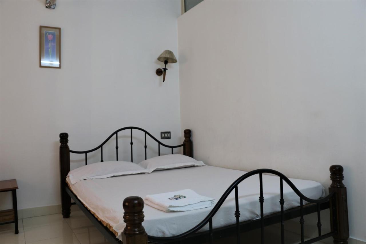 โฮเต็ล อีสต์ โคสต์ Hotel Thiruvananthapuram ภายนอก รูปภาพ