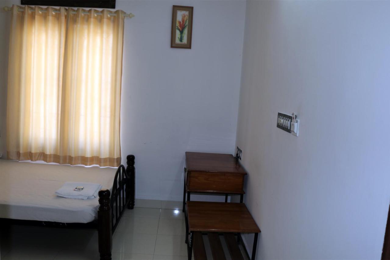 โฮเต็ล อีสต์ โคสต์ Hotel Thiruvananthapuram ภายนอก รูปภาพ
