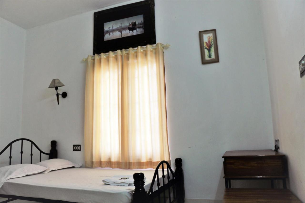 โฮเต็ล อีสต์ โคสต์ Hotel Thiruvananthapuram ภายนอก รูปภาพ