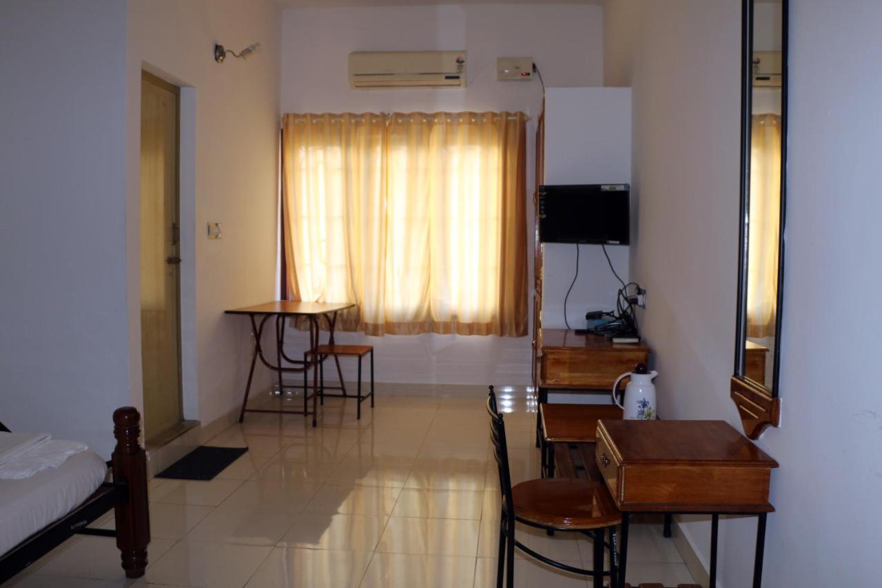 โฮเต็ล อีสต์ โคสต์ Hotel Thiruvananthapuram ภายนอก รูปภาพ