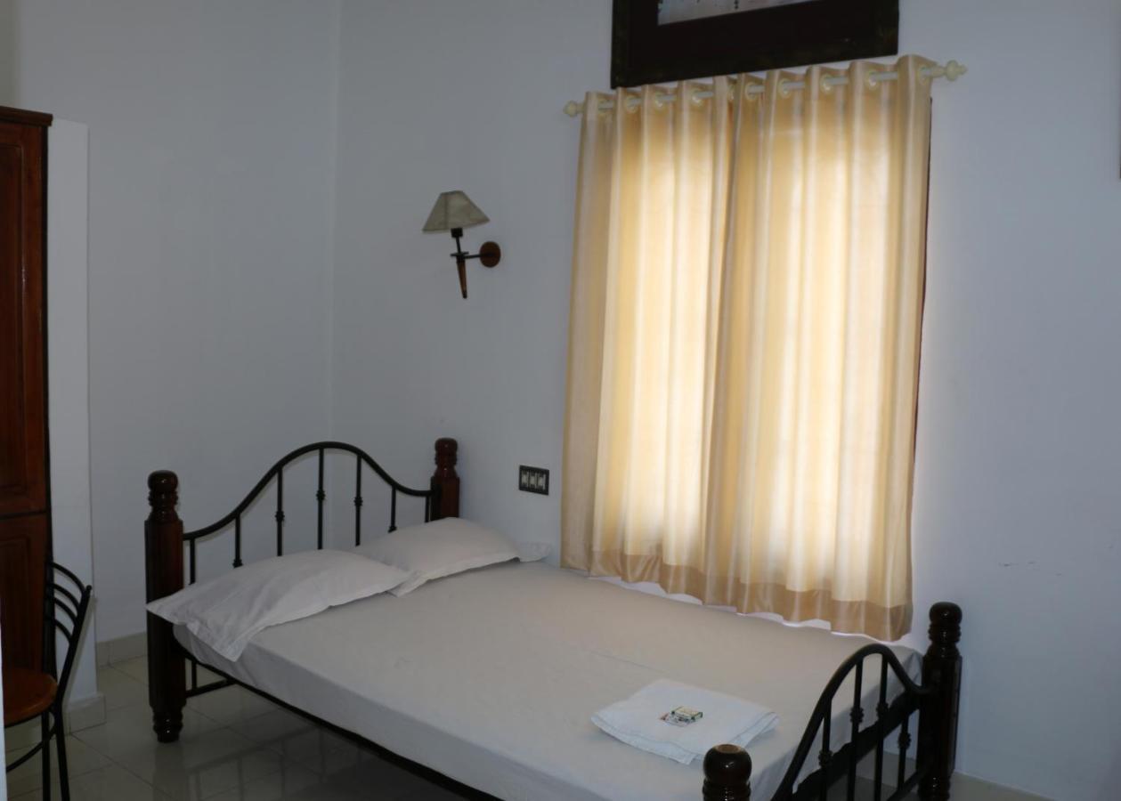 โฮเต็ล อีสต์ โคสต์ Hotel Thiruvananthapuram ภายนอก รูปภาพ