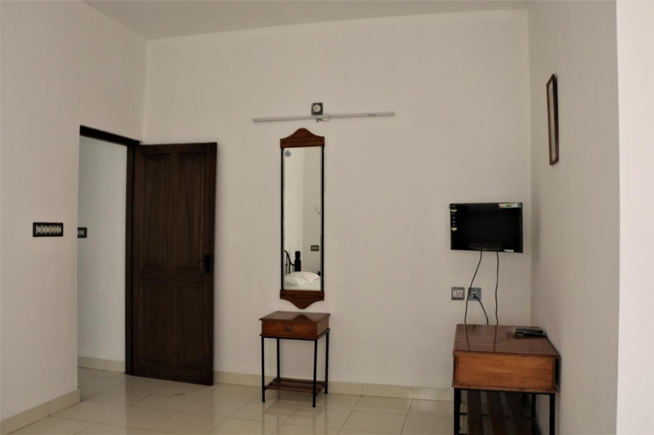 โฮเต็ล อีสต์ โคสต์ Hotel Thiruvananthapuram ภายนอก รูปภาพ