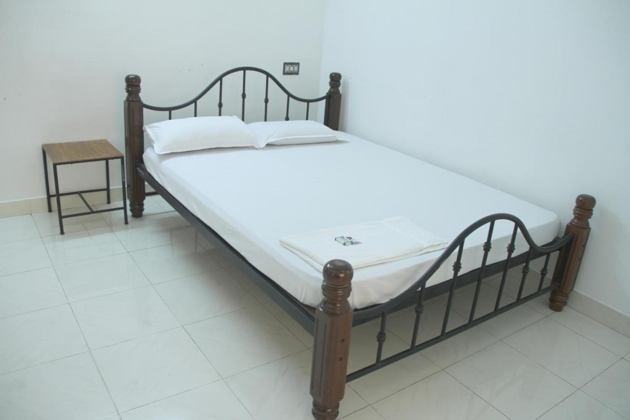 โฮเต็ล อีสต์ โคสต์ Hotel Thiruvananthapuram ภายนอก รูปภาพ