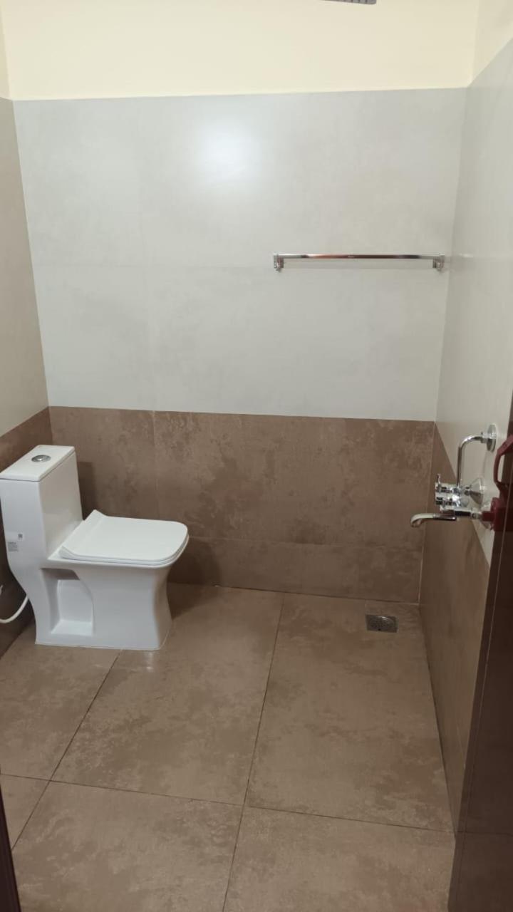 โฮเต็ล อีสต์ โคสต์ Hotel Thiruvananthapuram ภายนอก รูปภาพ